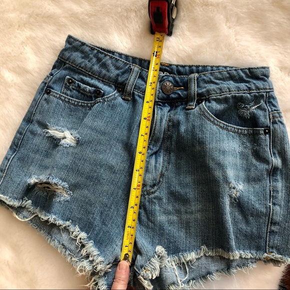 ⭐️ BDG Urban Outfitters High Rise Dree Cheeky Jean Denim Shorts Size 25 - Picture 8 of 9